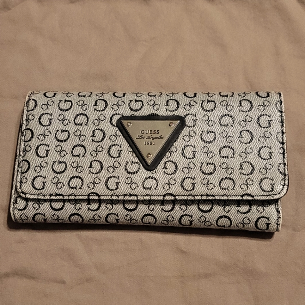 Guess Wallet Signature Design